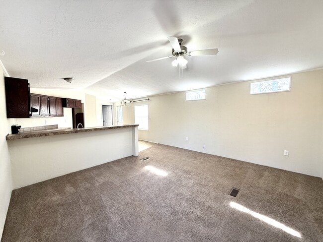 Building Photo - 291 Golden Dr