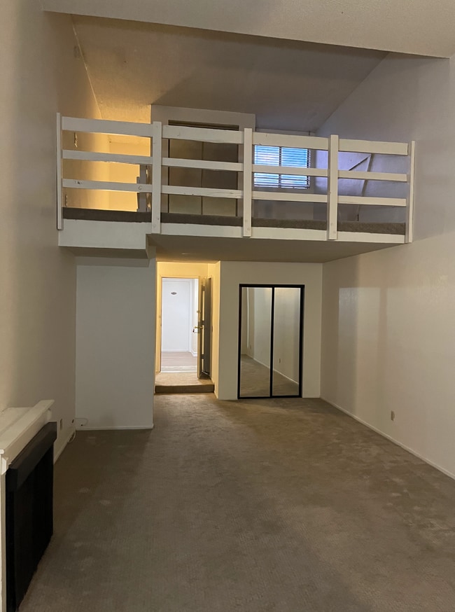 Building Photo - 616 Veteran Ave