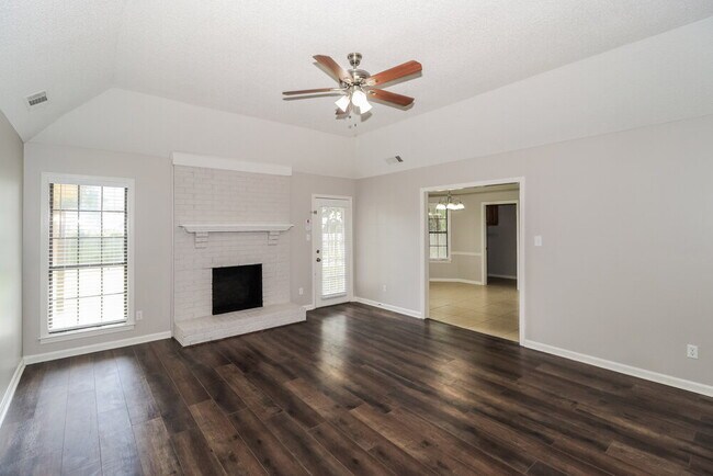 Foto del edificio - 4879 Baywood Dr