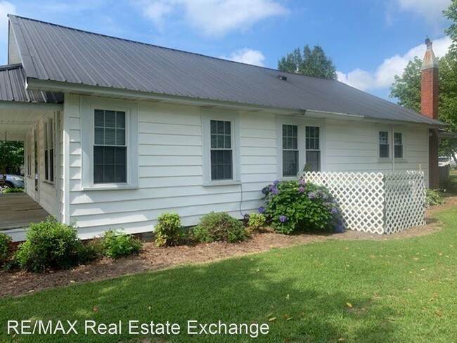 Building Photo - 3 br, 2 bath House - 104 South Spruce Street