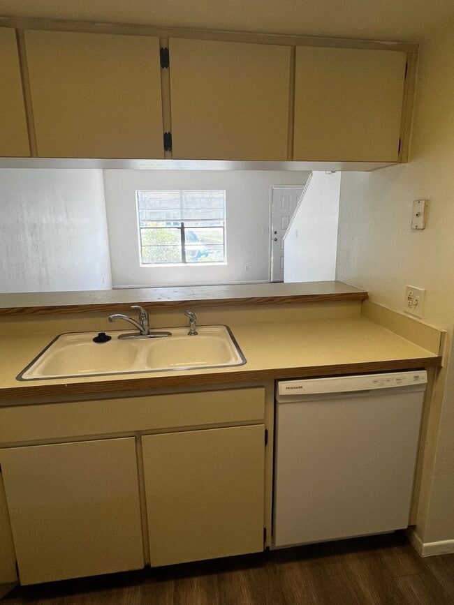 Building Photo - 2.0 bedroom in Largo Florida 33778