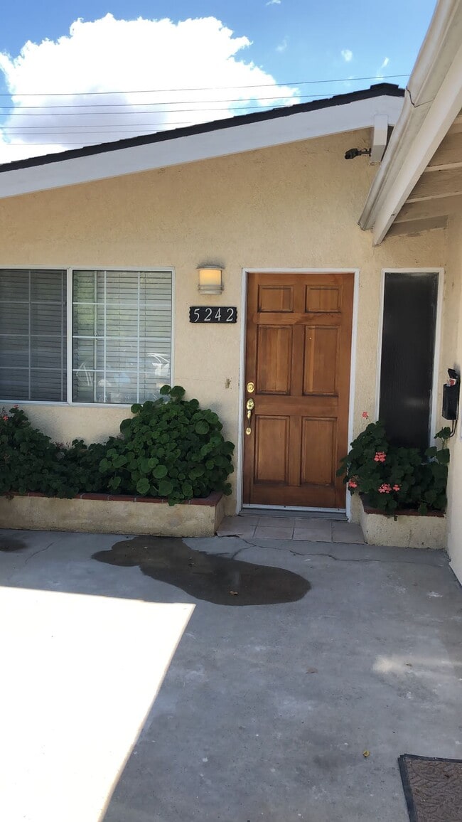 5242 Topanga Canyon Blvd, Woodland Hills, CA 91364 House for Rent in