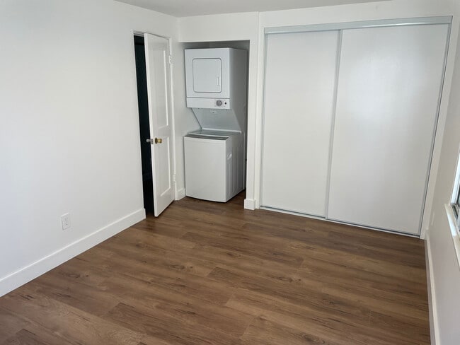 Dormitorio - 4361 Stewart Ave