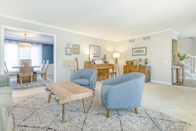 Building Photo - Fully Furnished 5 Bedroom 2.5 Bathroom in Madison, WI