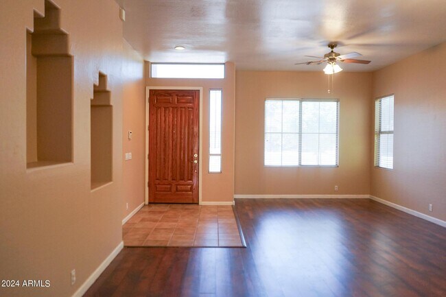 Building Photo - 541 N Danielson Way
