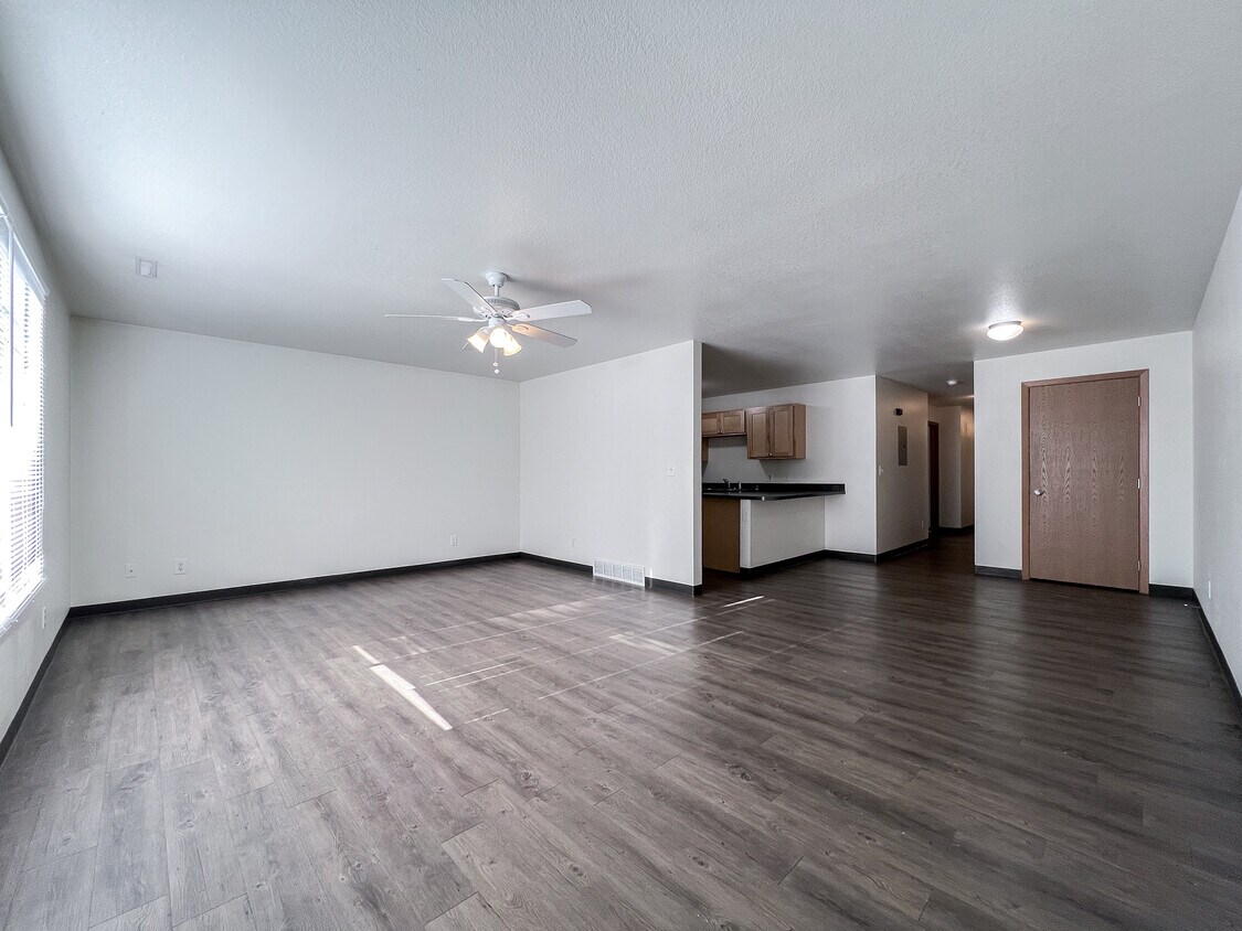 Primary Photo - 211 S Kellogg Ave