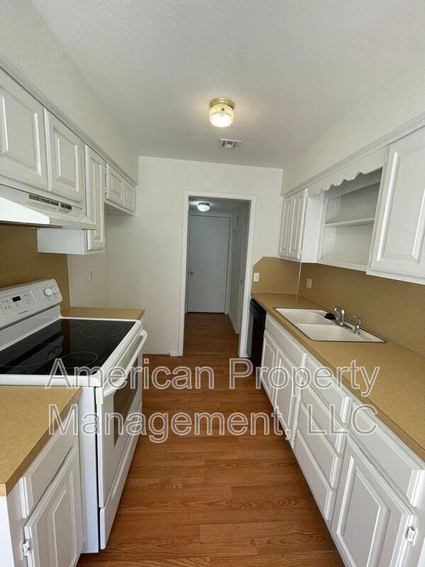Foto del edificio - 1704 W 62nd St S