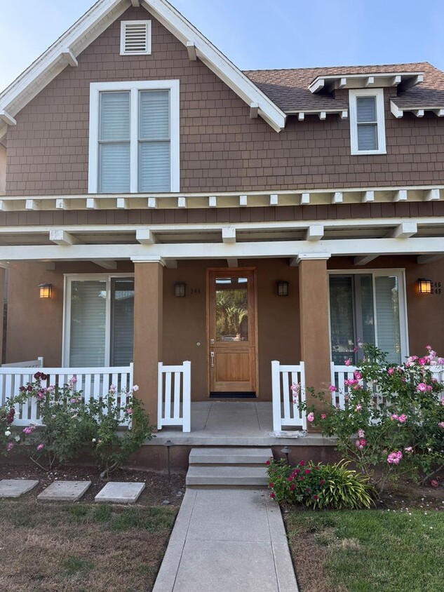 Primary Photo - 244-248 B Ave