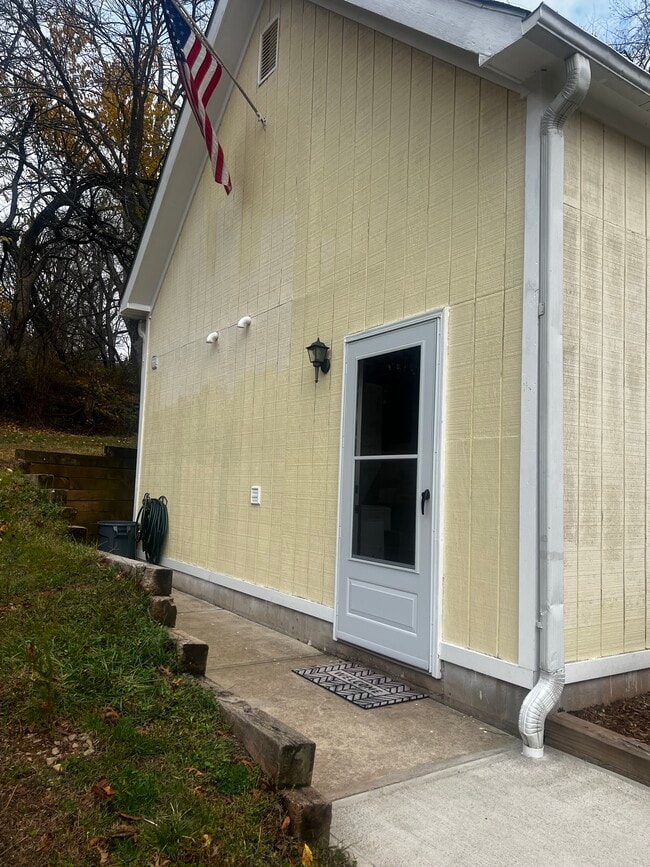 Foto del edificio - 18 Harmony School Rd