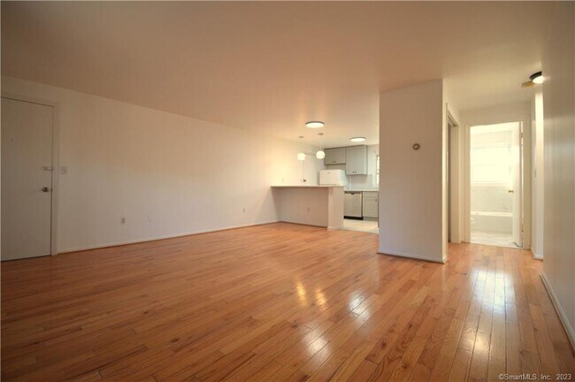 Building Photo - 13 Grandview Dr