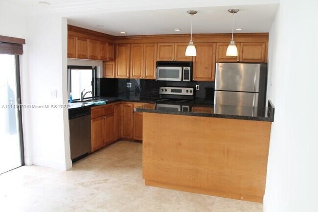 Building Photo - 4728 SW 67th Ave