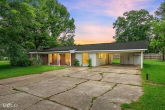 Building Photo - 3016 Burson Dr