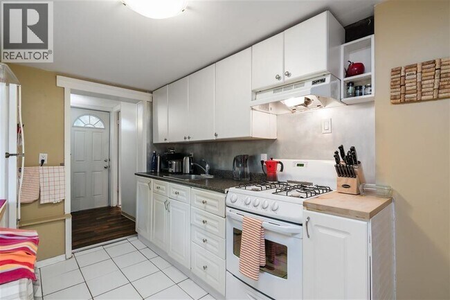 Photo du bâtiment - 1000 E 11th Ave