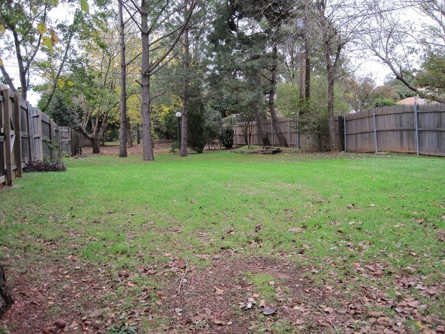 Unidades traseras comunes - 7632 John T White Rd