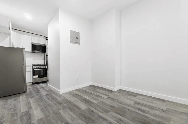 Building Photo - 532 Ninth Avenue