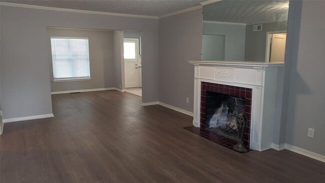 Building Photo - 5016 W Mockingbird Ln