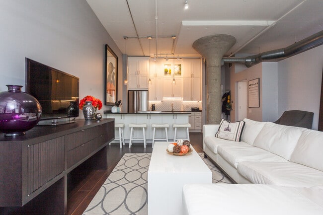 Foto del edificio - 130 S Canal St