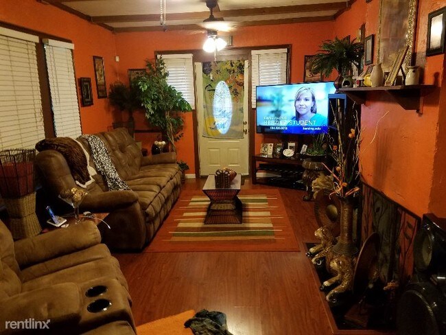 Foto del edificio - 4 br, 2 bath House - 802 Avenue B Unit 1
