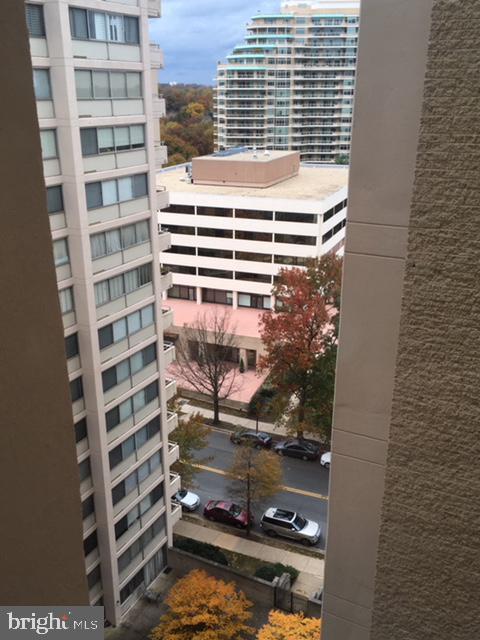 Foto del edificio - 5500 Friendship Blvd