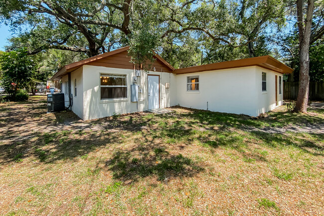 Building Photo - Two Bedroom Largo Home