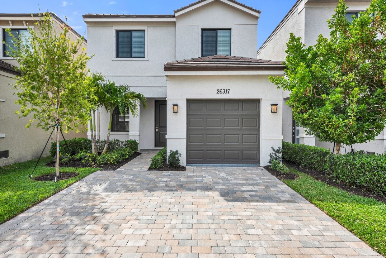 Primary Photo - AVAILABLE in August - Beautiful Home in Bo...