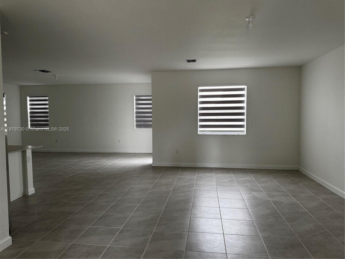 Foto del edificio - 2954 SE 23rd Ave