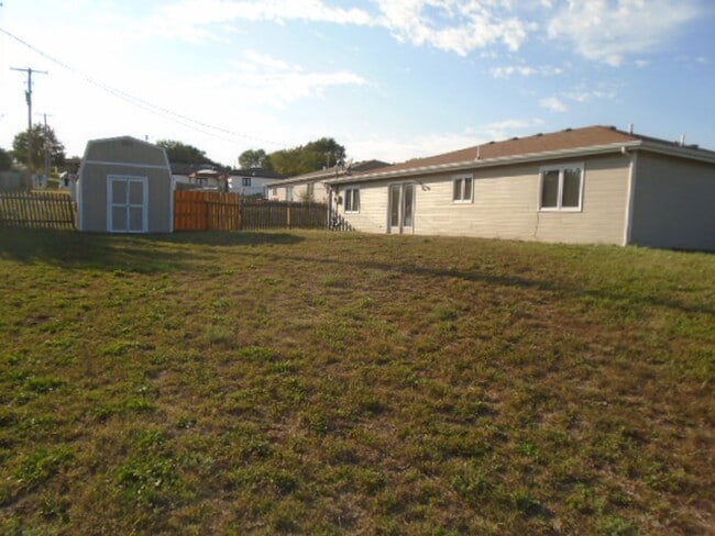 Building Photo - 211 William Dr