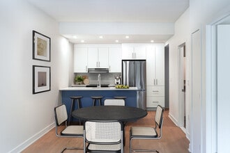 Building Photo - Bellevue MTL