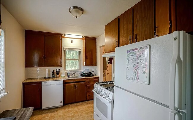 Foto del edificio - 1318 W Clarewood Ave