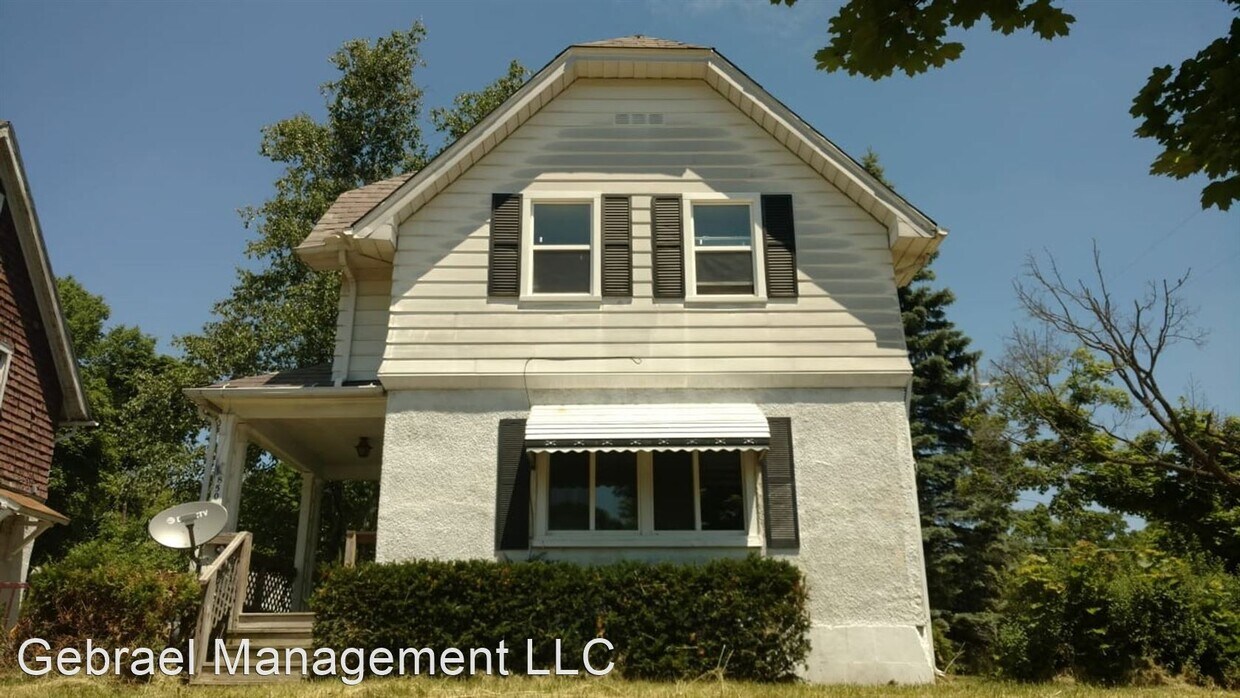 Primary Photo - 303 E Kearsley St