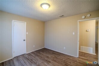 Building Photo - 2302 Traverse Dr