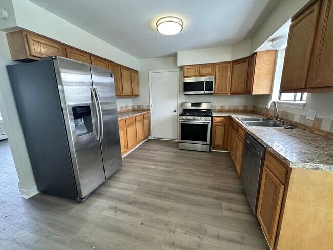 Foto del edificio - MOVE IN SPECIAL! Cozy 5 bedroom 2 bath Hom...