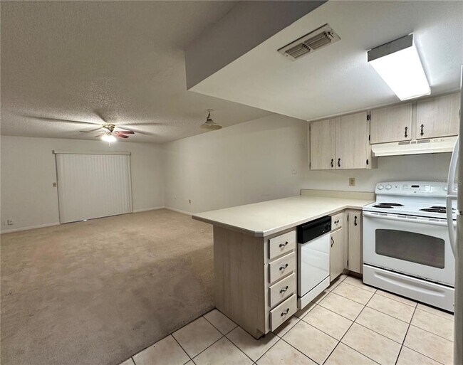 Foto del edificio - 69 Village Dr