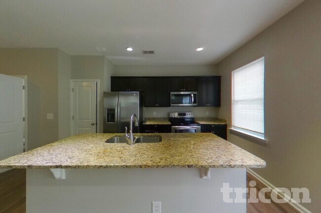 Foto del edificio - 323 Springwalk Ln
