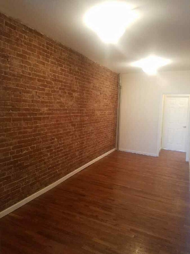 Primary Photo - 143 Green St