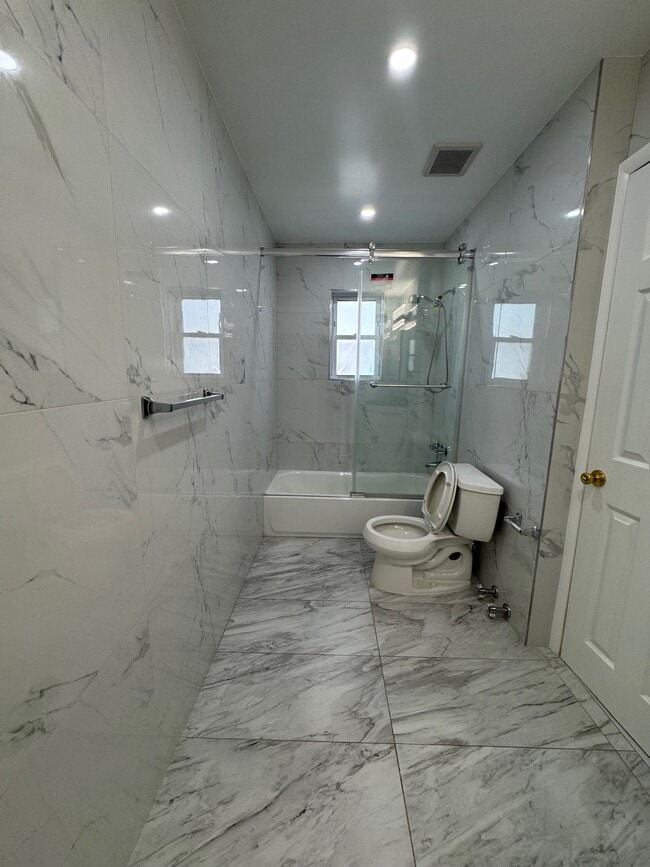 Foto del edificio - 1206 Rockland Ave