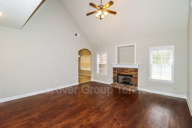 Foto del edificio - 3455 Valley Chase Ln
