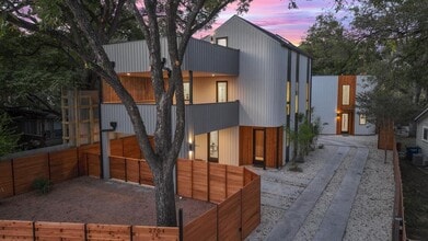 Building Photo - 2704 Canterbury St