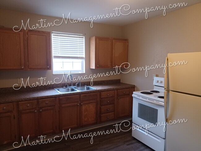 Building Photo - 617 E 11th St