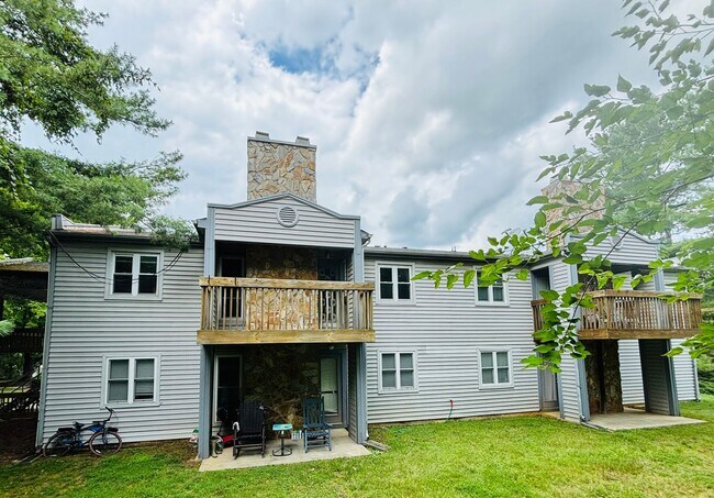 Building Photo - 1316 Henry Ln