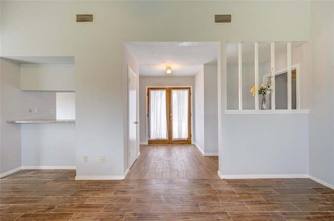 Building Photo - 2950 Jenny Dr
