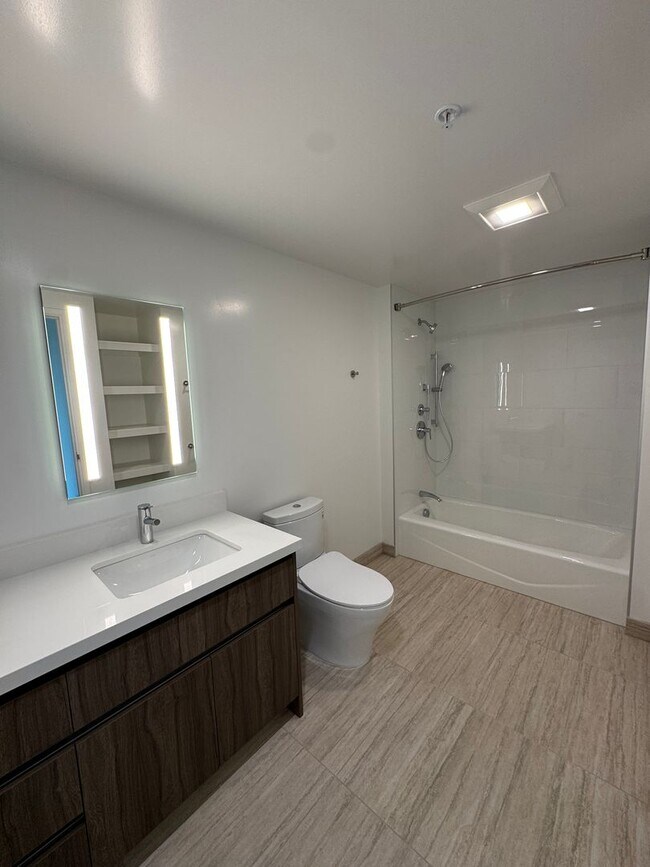 Building Photo - Ready to Move in Brand New Condo! First Time Renting! 1 Bed/1 Bath/1 Parking at The Park on Ke‘ea...