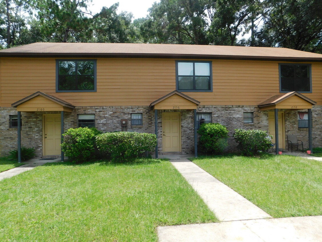 Primary Photo - Well Maintained Tower Oaks Townhouse!