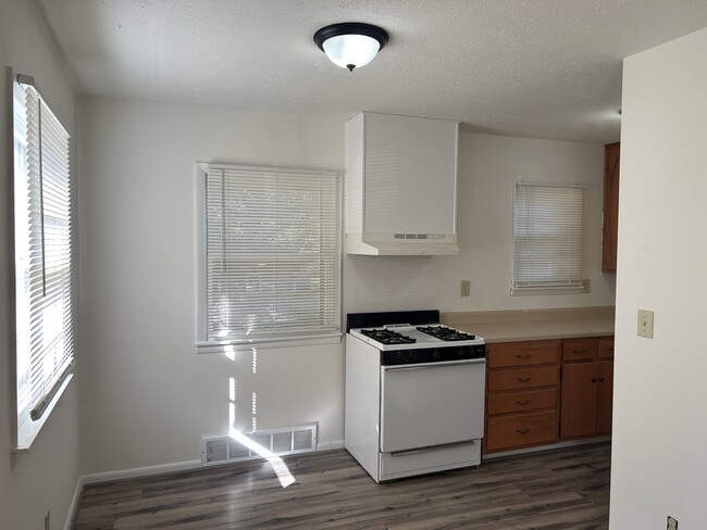 Building Photo - 306 Fremont St