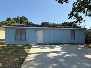 Building Photo - 617 Ross Ave