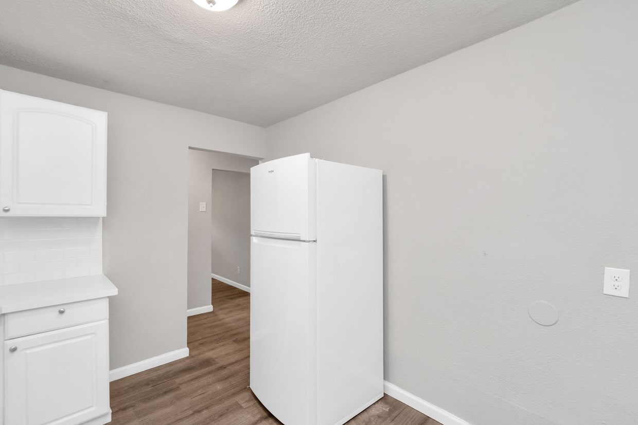 Photo - 3655 SEABROOK STREET #6