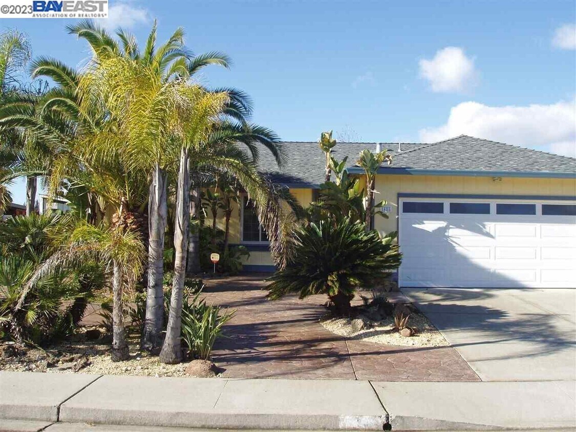 Primary Photo - 1481 Gamay Cir