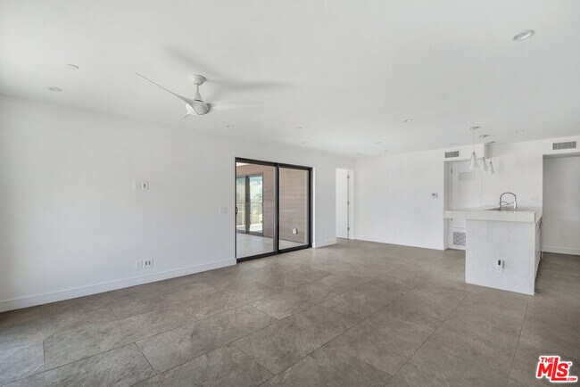 Building Photo - 2700 Manhattan Ave