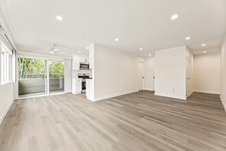 Building Photo - 5409 Radford Ave