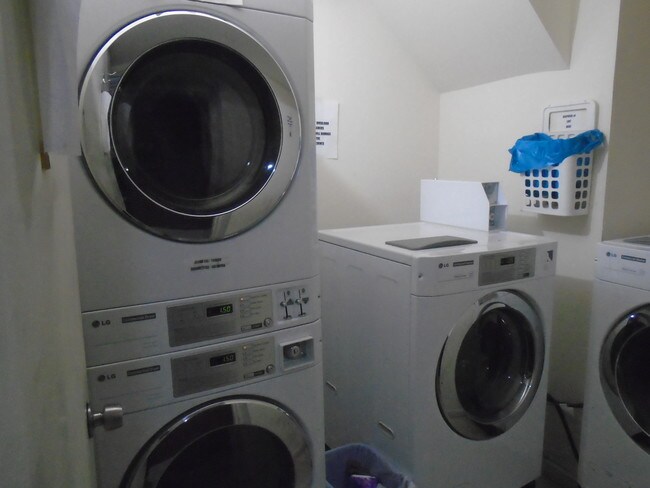 Foto del edificio - 7533 113th St